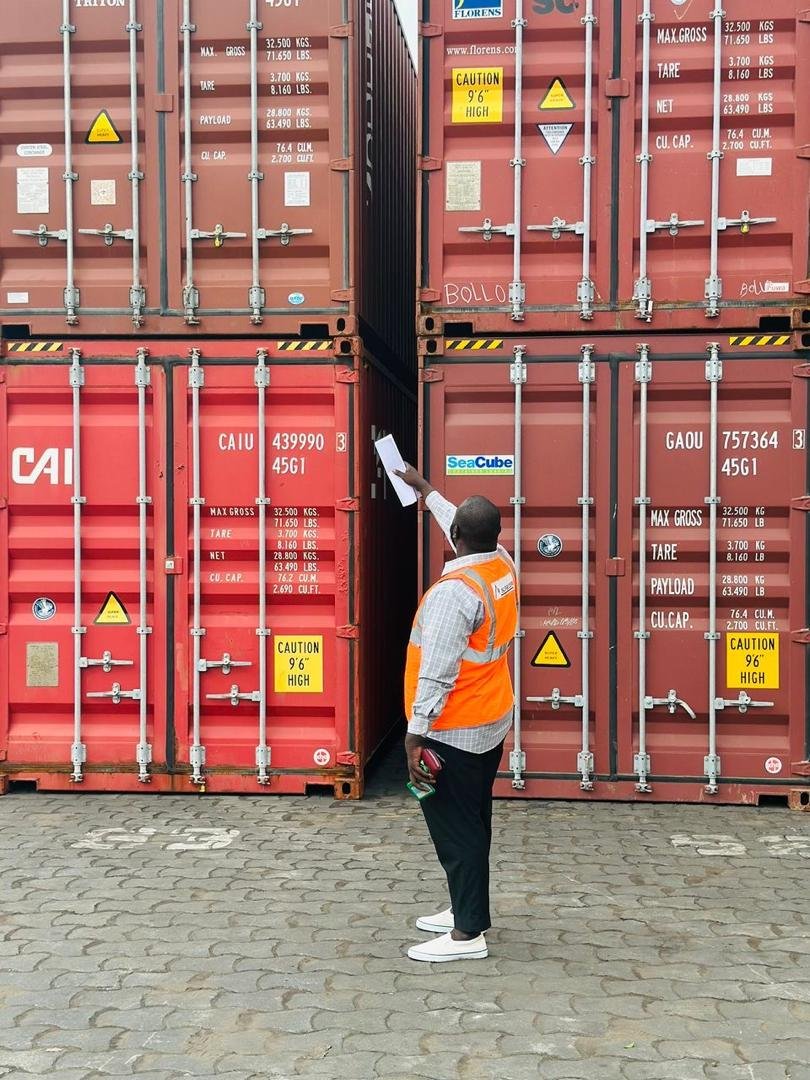 SIK team at a container terminal