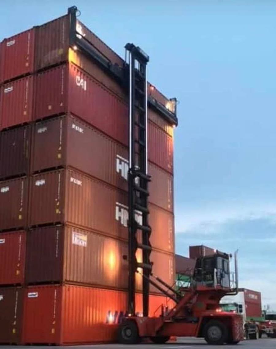Container handling by reach-stacker